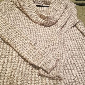 BB Dakota Sweaters - BB Dakota Sweater. Size small BB Dakota Sweaters - BB Dakota Sweater. Size small